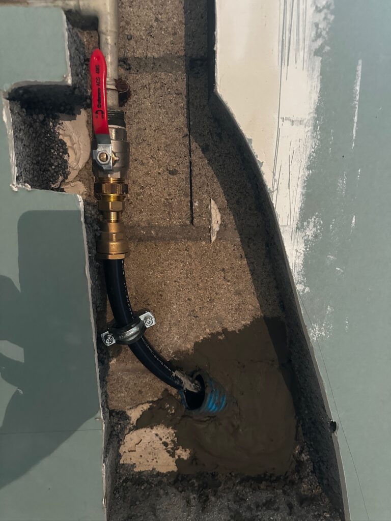 Canalisation d’évacuation en cours de pose