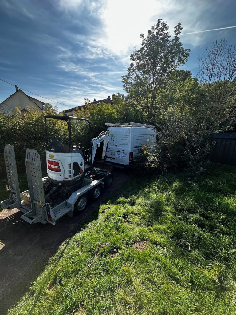 Chantier d’assainissement dans un jardin