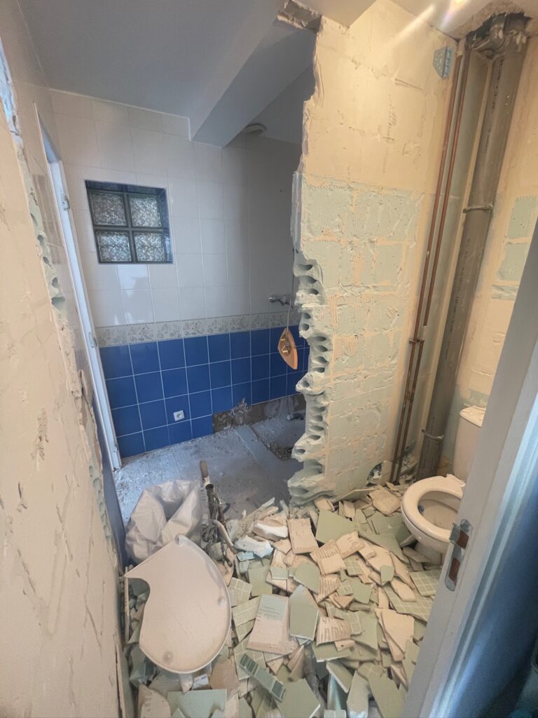 Dépose de faïence avant rénovation